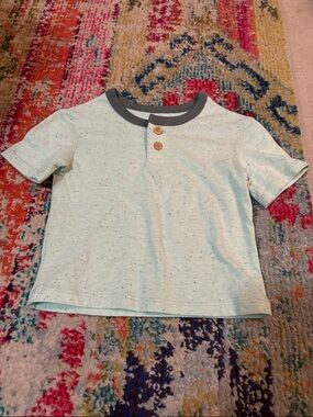 Short-Sleeve Henley Tee in Light Mint with Gray Trim